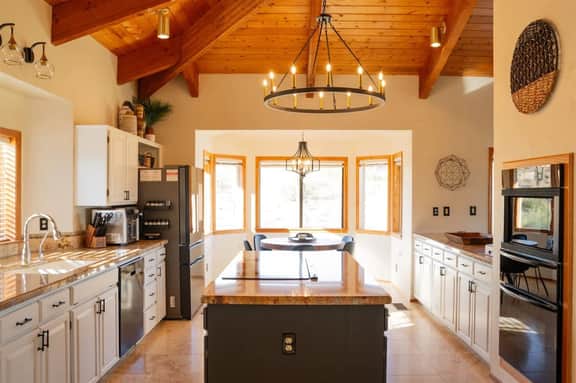 Southwestern Desert Escape/Pool/Hot Tub/Sleeps 12